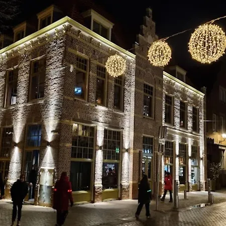 Hotspot 83 Apartment